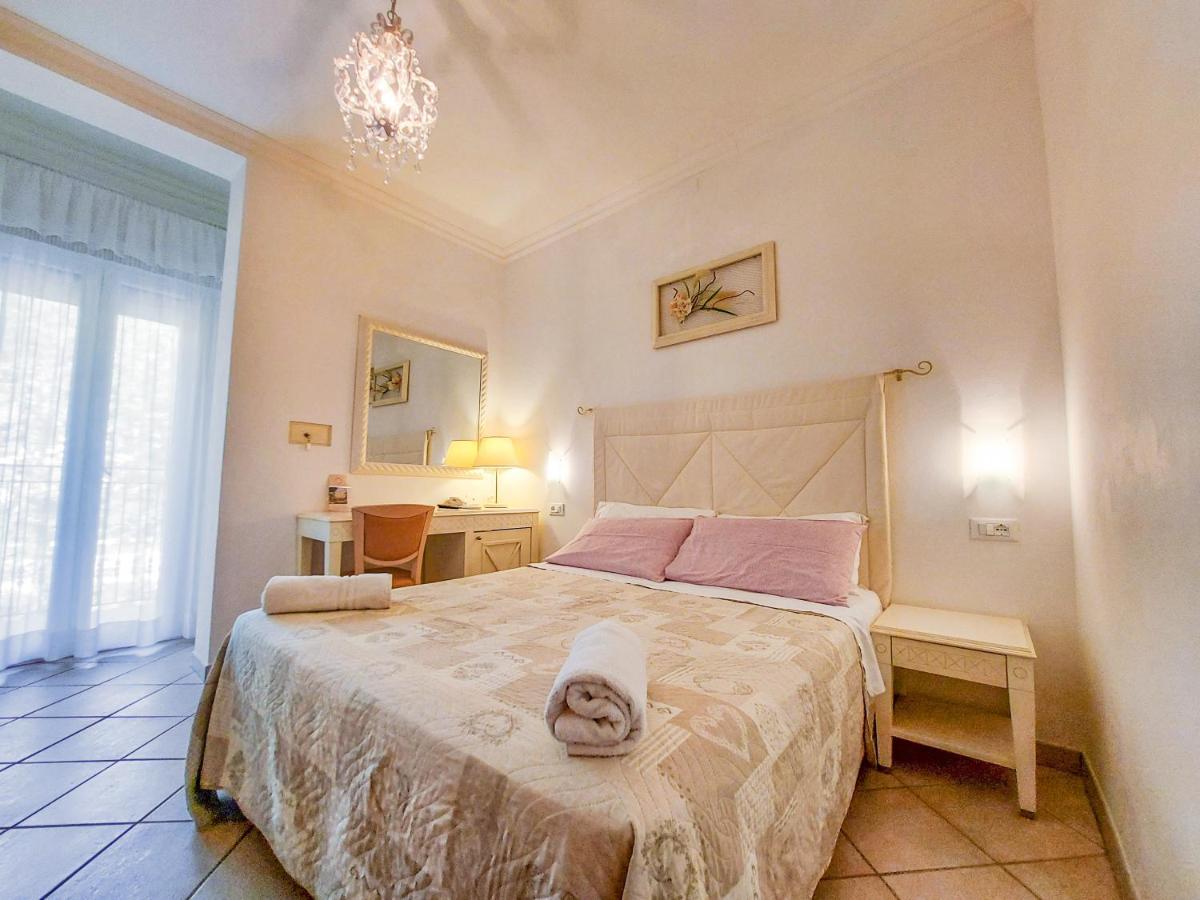 Hotel Explorer Cervia Exteriör bild
